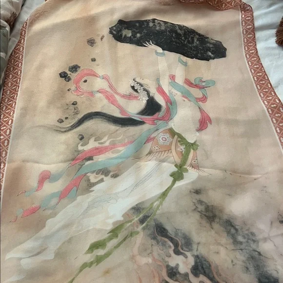 Elegant vintage 100% Silk Scarf with Artistic Design - Picture 1 of 8